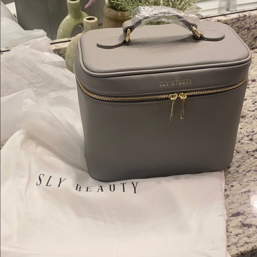 Sly Beauty Ever Need Bag
